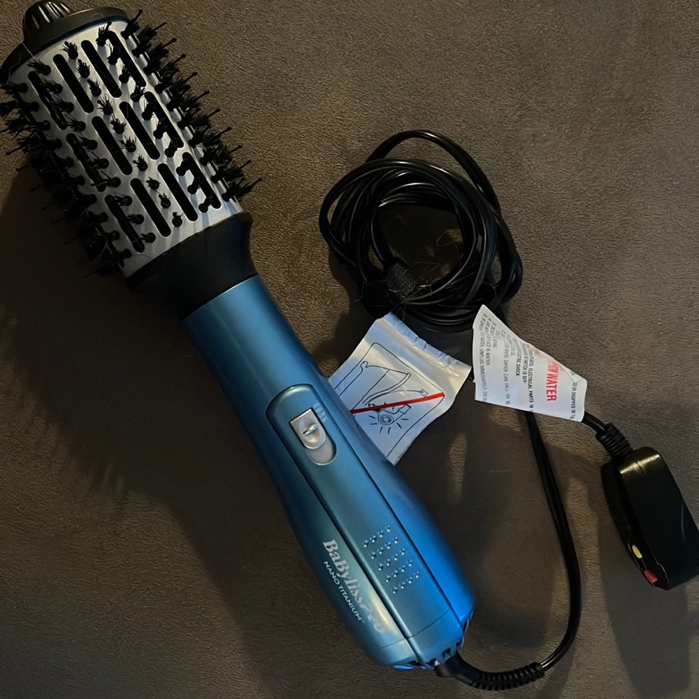 BaByliss Pro Titanium styling brush with three settings